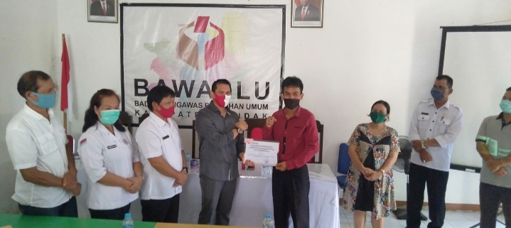 Penyerahan Piagam Penghargaan