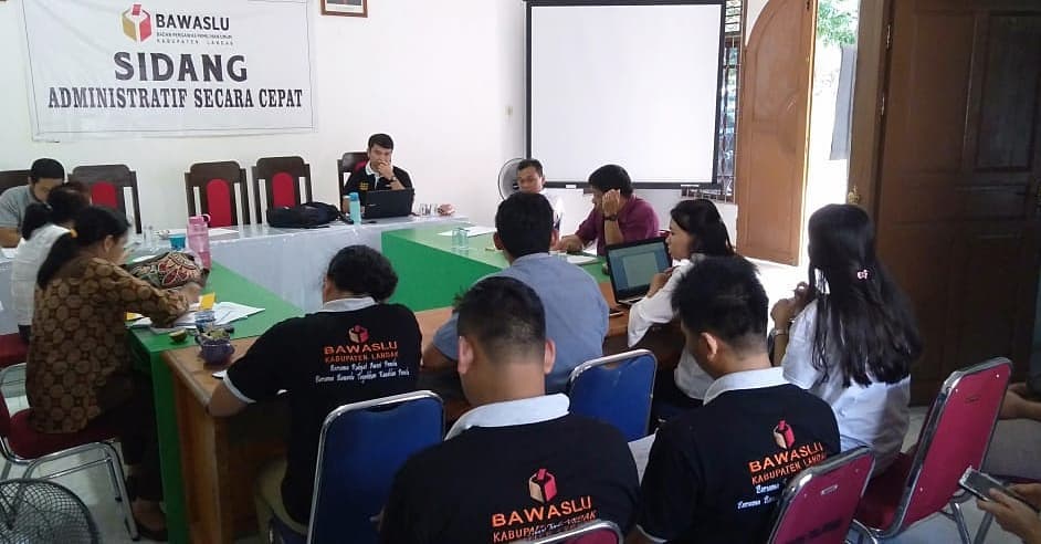 Rapat Internal pimpinan bersama staf Bawaslu