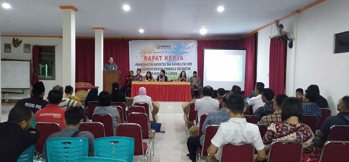 Rapat Kerja Peningkatan Kapasitas dan Kapabilitas SDM dan Kesekretariatan Panwaslu Kecamatan se-Kabupaten Landak