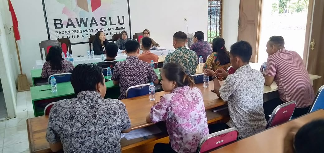 Evaluasi Staf Bawaslu Kabupaten Landak