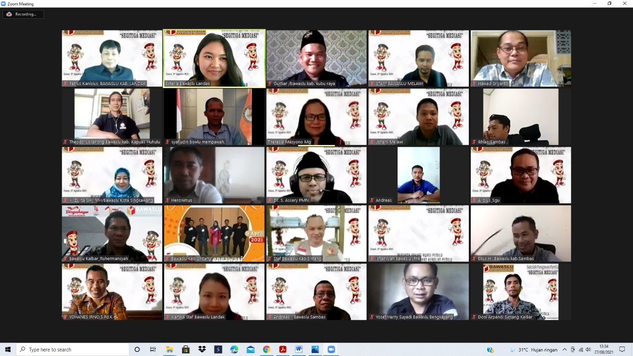 Mengikuti Webinar Segitiga Mediasi