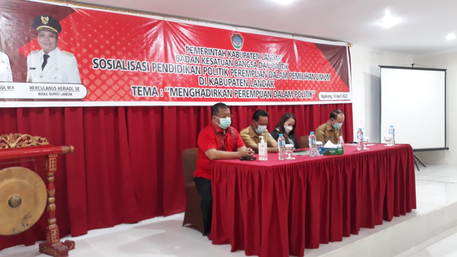 Menghadiri Sosialisasi Pendidikan Politik Perempuan