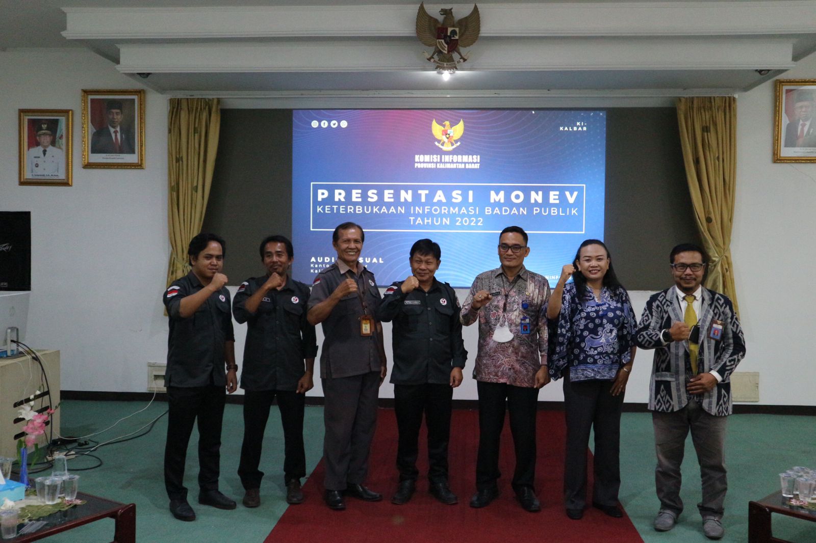 Presentasi Monev PPID Bawaslu Kabupaten Landak