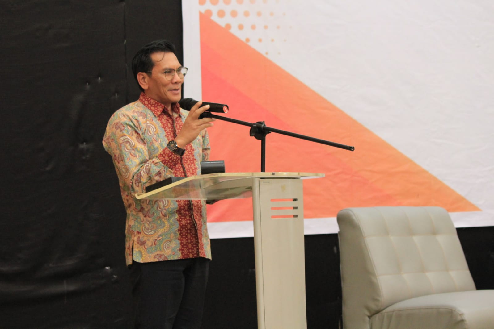 Bawaslu Kalbar Gelar Sosialisasi Cegah Politisasi SARA & Politik Uang