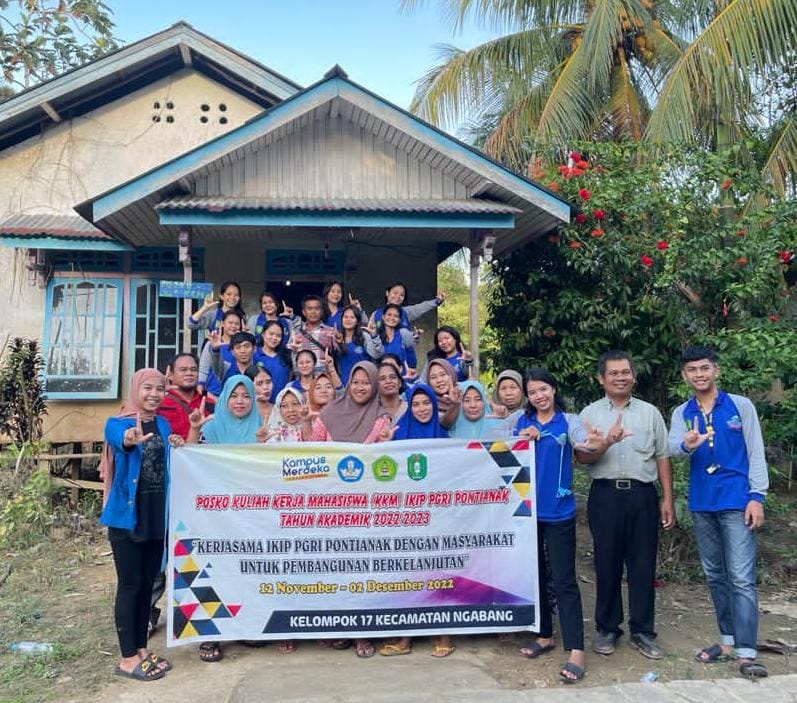 Libatkan Ibu-Ibu, Bawaslu Landak dan IKIP PGRI PONTIANAK Laksanakan Sosialisasi Pengawasan Partisipatif di Dusun Pesayangan Desa Raja