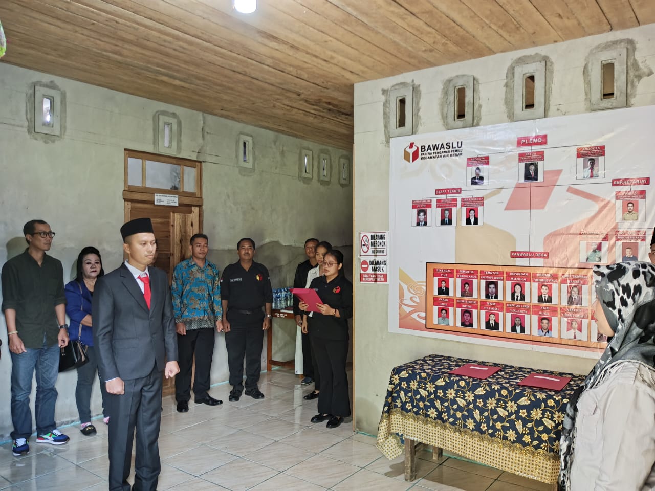 Anggota Bawaslu Landak Hadiri Pelantikan PAW PKD Serimbu