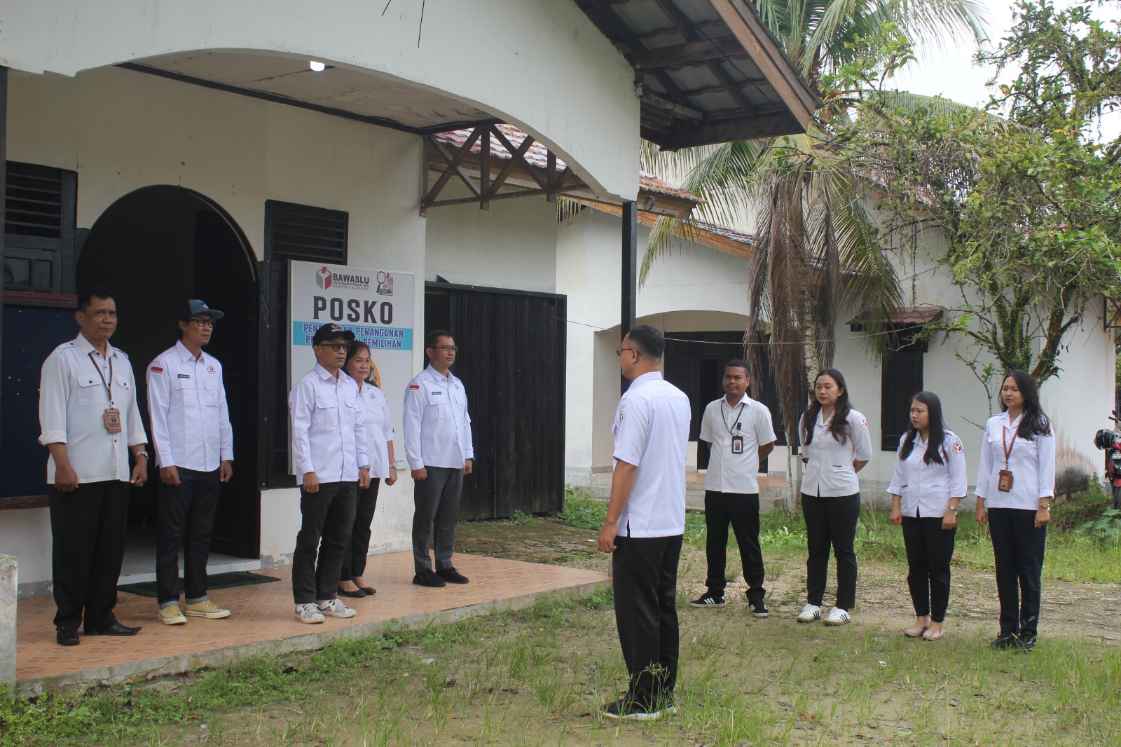 Pelaksanaan apel peringatan HUT 17 Bawaslu RI oleh Bawaslu Kabupaten Landak (09/04/2025).