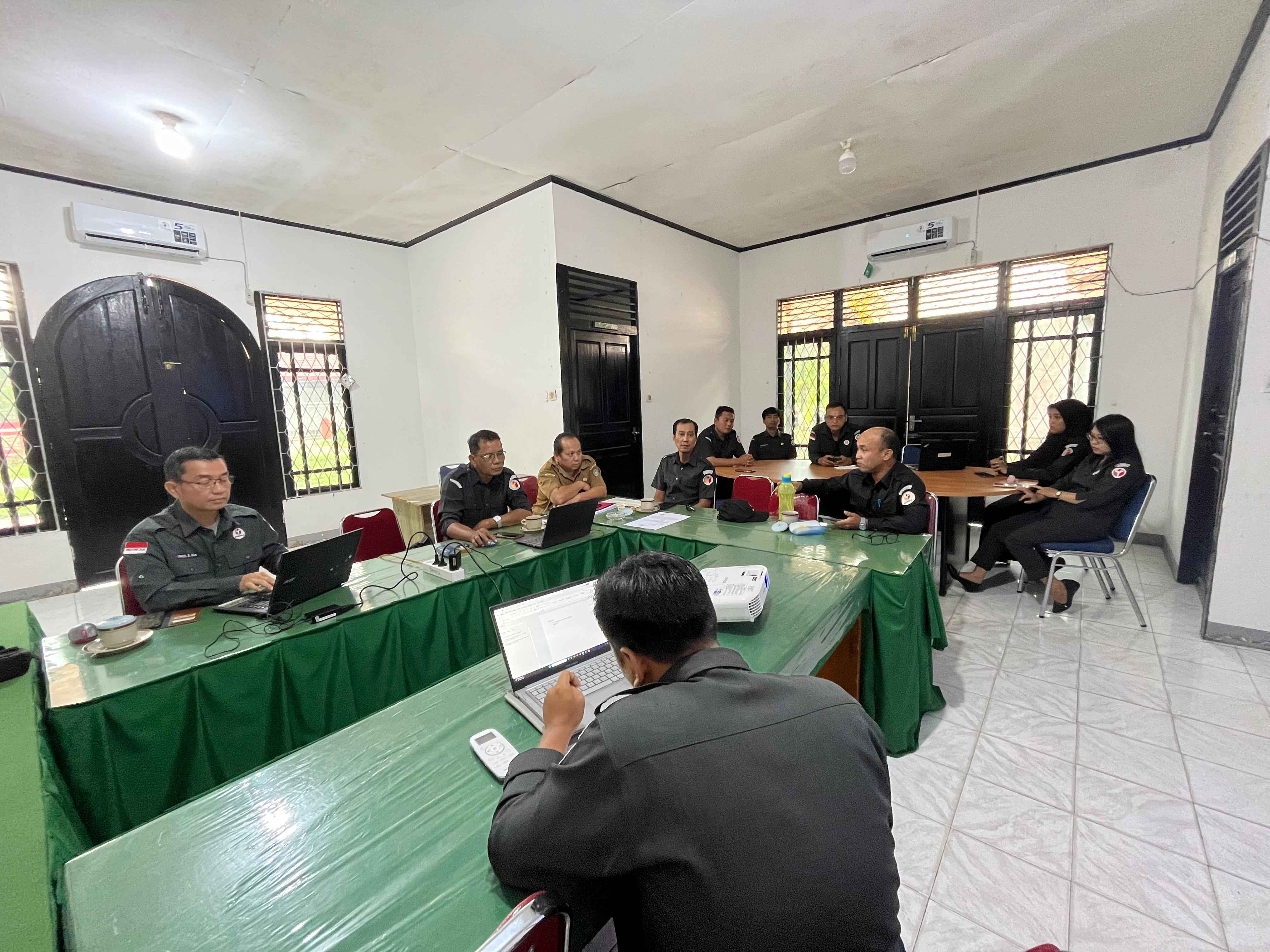 Rapat rutin Bawaslu Landak (23/02/2026)