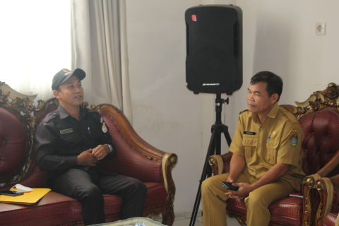 Ketua Bawas Landak, Barto Agato Dirgo, S.H (Kiri), Sekdis Kominfo Landak (Kanan) Daniel, S.H