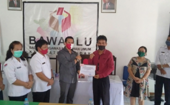 Penyerahan Piagam Penghargaan