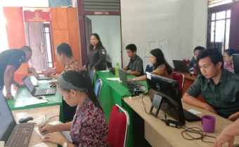 Pelaksanaan Tes Online Socrative dalam rangka Evaluasi PPNPNS Bawaslu Kabupaten Landak