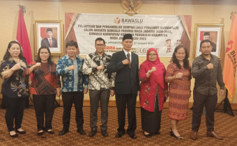 Pelantikan & Pengambilan Sumpah/Janji Pengganti Antar Waktu Calon Anggota Bawaslu Kabupaten Kota