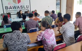 Evaluasi Staf Bawaslu Kabupaten Landak