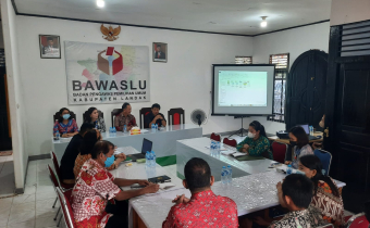 Menerima Tim dari Dinas Kearsipan dan Perpustakaan Kabupaten Landak