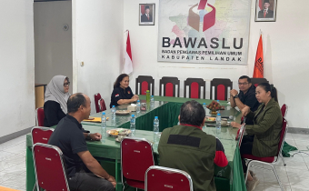 Dokumentasi kunjungan ibu Agnesia Ermi di Bawas Landak (21/11/2025).