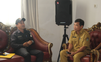Ketua Bawas Landak, Barto Agato Dirgo, S.H (Kiri), Sekdis Kominfo Landak (Kanan) Daniel, S.H