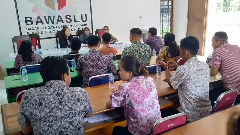 Evaluasi Staf Bawaslu Kabupaten Landak