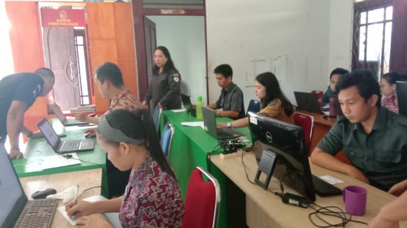 Pelaksanaan Tes Online Socrative dalam rangka Evaluasi PPNPNS Bawaslu Kabupaten Landak